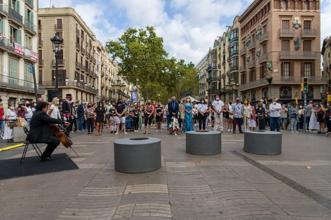 Aragonès, Colau, Batet y Raquel Sánchez recuerdan el atentado del 17A junto a víctimas y familiares en La Rambla de Barcelona