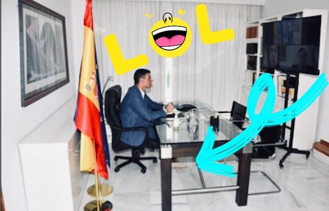 La foto de la discordia con el presidente trabajando en un despacho.