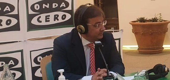 El presidente de la Junta de Extremadura, Guillermo Fernández Vara, en una entrevista en Onda Cero