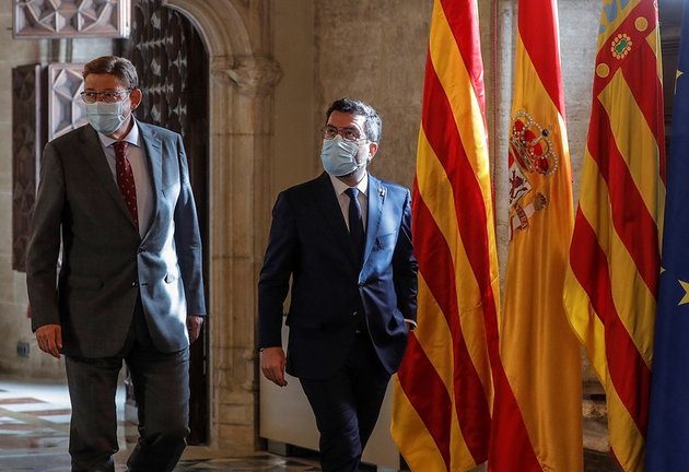 El presidente de la Generalitat, Ximo Puig  y el presidente de la Generalitat de Cataluña, Pere Aragonés 