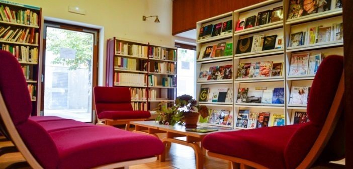 Archivo - La Biblioteca Municipal de San Lorenzo de El Escorial pone en marcha un servicio de préstamo a domicilio para mayores