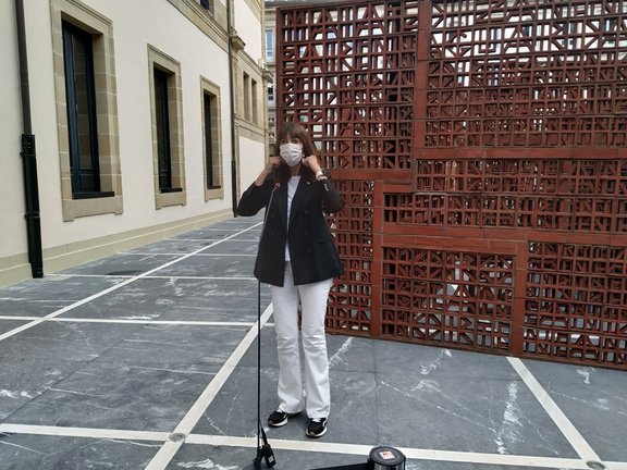 Idoia Mendia, en el exterior del Parlamento Vasco