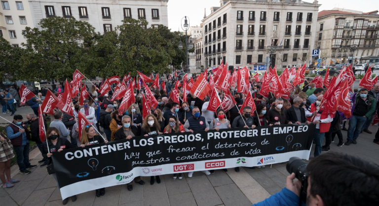 Concentración de un grupo reducido de miembros de los sindicatos de Cantabria. / @CCOOCantabria
