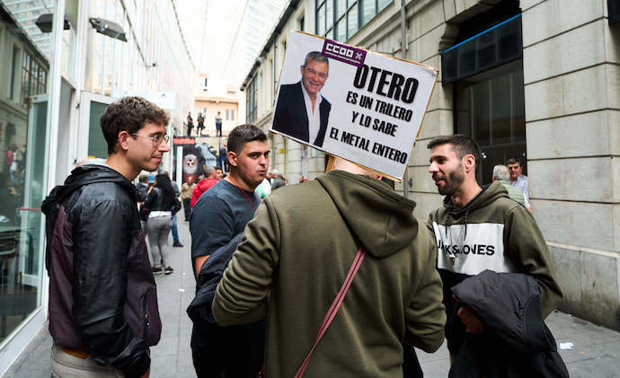 Un grupo de jóvenes protesta frente al ORECLA, a 9 de junio de 2022, en Santander, Cantabria (España). Juan Manuel Serrano Arce / Europa Press