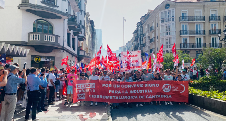 Los trabajadores del metal se manifiestan por Santander.