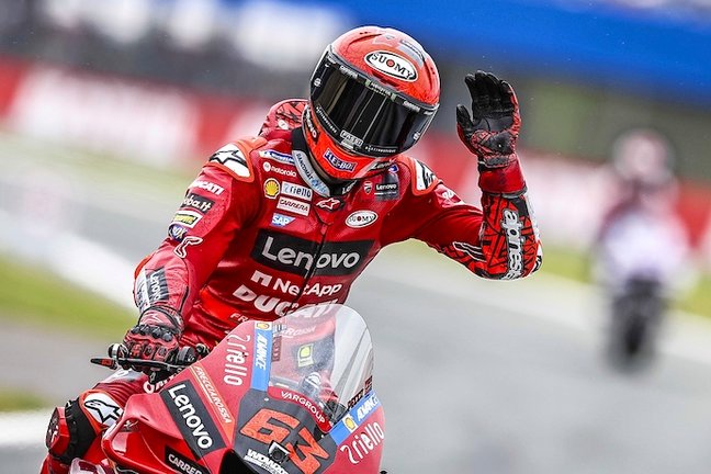 Assen (Netherlands), 25/06/2022.- Francesco Bagnaia from Italy on his Ducati celebrates winning the MotoGP qualifying session for the Motorcycling Grand Prix of the Netherlands at the TT circuit of Assen, Netherlands, 25 June 2022. (Motociclismo, Ciclismo, Francia, Italia, Países Bajos; Holanda) EFE/EPA/Vincent Jannink
