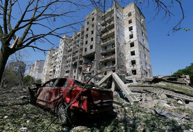 Escenario de un edificio residencial dañado tras un bombardeo en la pequeña ciudad de Serhiivka, cerca de Odesa, en el sur de Ucrania, el 1 de julio de 2022. (Rusia, Ucrania) EFE/EPA/STR