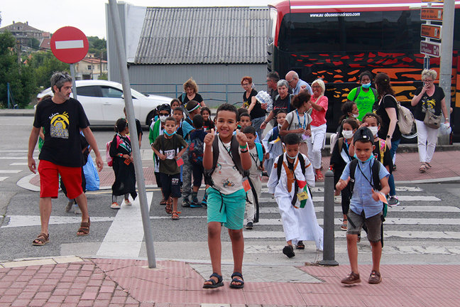 Llegada de los niños saharauis al CEIP Manuel Llano.
