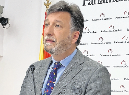 El portavoz del grupo mixto-Vox en el Parlamento de Cantabria, Cristóbal Palacio. / ALERTA