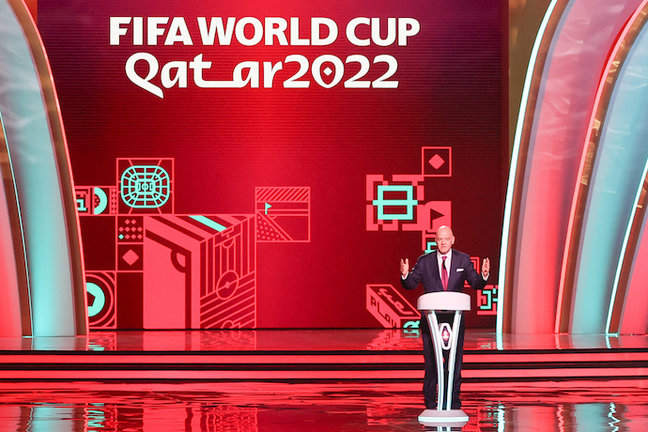 El Presidente de la FIFA, Gianni Infantino, habla en el escenario durante el sorteo de la Copa Mundial de la FIFA Qatar 2022 en el Centro de Exposiciones y Convenciones de Doha. Foto: Christian Charisius/dpa
Fecha: 01/04/2022.