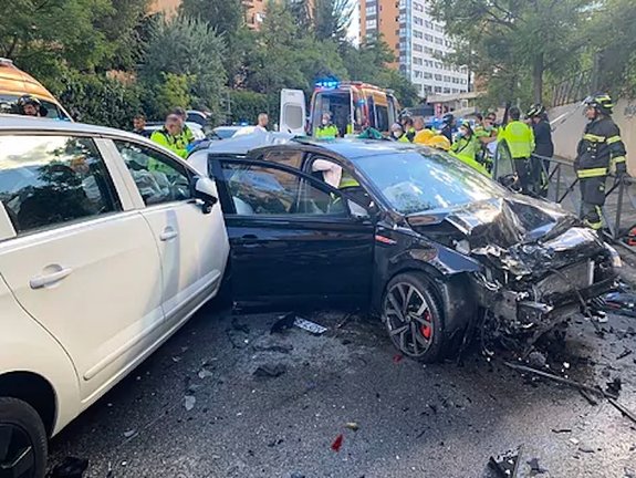 Los vehículos en el lugar del accidente.EMERGENCIAS MADRID
