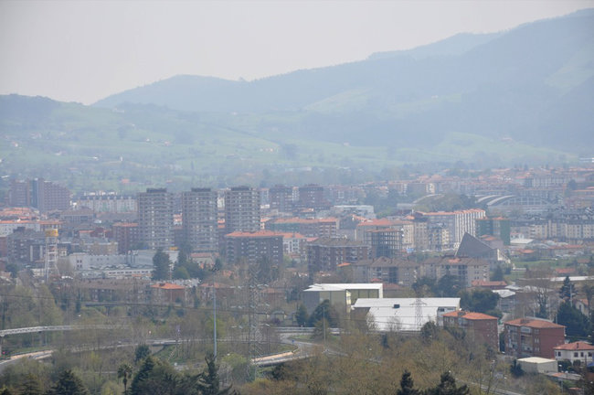 Foto de la ciudad de Torrelavega realizada desde la subida al Hospital Sierrallana. / S.D.
