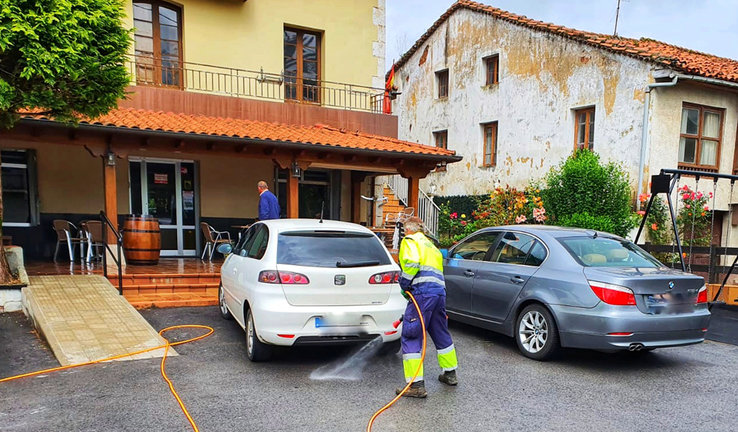 2Hazas de Cesto refuerza los trabajos de limpieza y desinfección en los establecimientos abiertos al público 