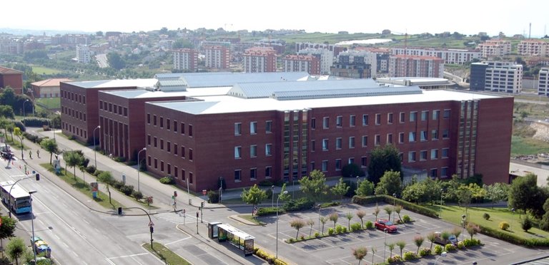 Edificio Interfacultativo de la Universidad de Cantabria. / alerta