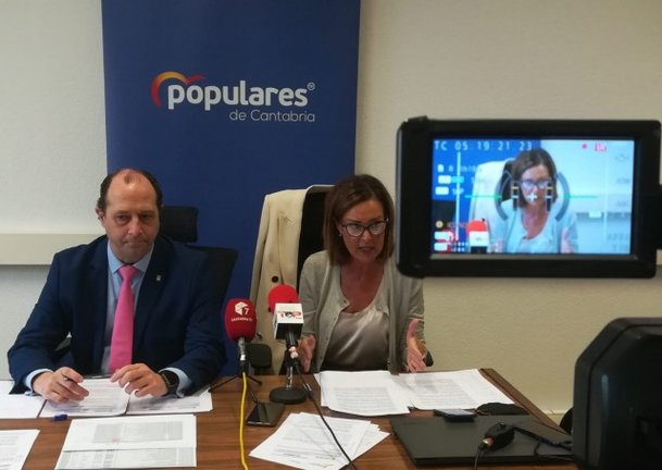 Fernández - Teijeiro durante la rueda de prensa. / ALERTA
