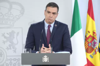 El presidente del Gobierno, Pedro Sánchez, interviene en la rueda de prensa convocada con los medios. - Eduardo Parra - Europa Press
