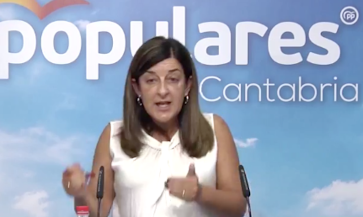 La presidenta del Partido Popular de Cantabria, María José Saénz de Buruaga durante la rueda de prensa. / ALERTA