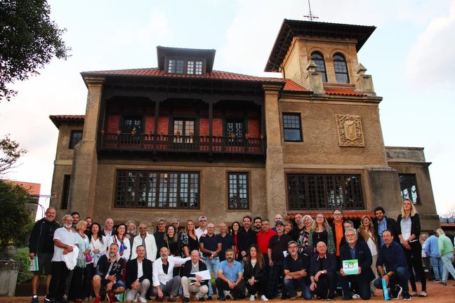 Grupo participante en la tercera bienal de acuarela &#34;50 m2 Villa de Noja&#34;.