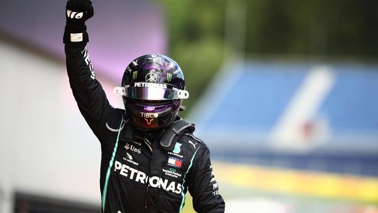 Hamilton celebra la victoria en el Gran Premio de Estiria.
