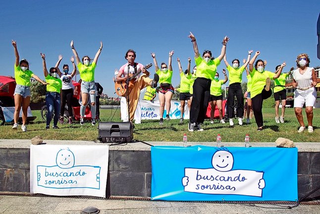 Presentación de la iniciativa ‘Sonrisas en bicicleta’ en el parque de Las Llamas. / josé ramón