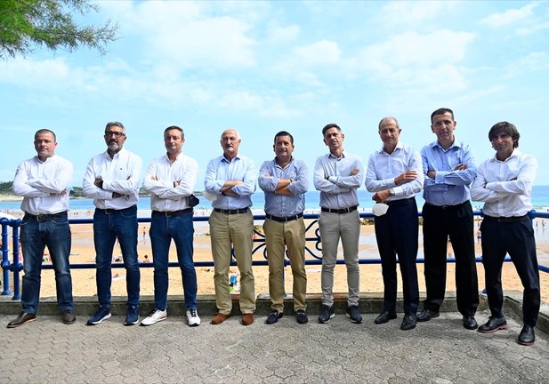 De izquierda a derecha: Justo Sisniega, Víctor Diego, Alfredo Pérez, Tuto Sañudo, Pedro Ortiz, Víctor Alonso, José María Amorrortu, Cali Trueba y Pedro Menéndez. / hardy