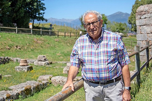El director de las excavaciones durante cuatro décadas y profesor de la UC José Manuel Iglesias.