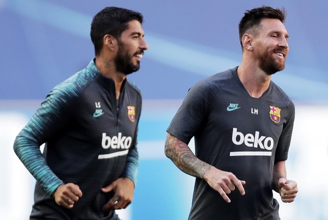 Luis Suárez y Messi durante el último entrenamiento del Barcelona. / EFE