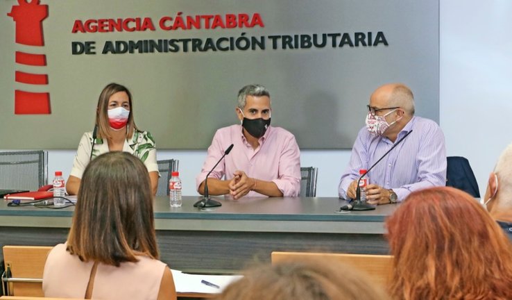 Pablo Zuloaga con María Sánchez y Miguel Rodríguez. / ALERTA
