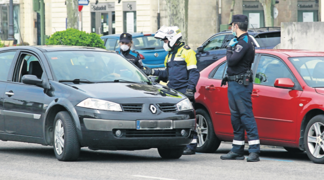 Policía en Santander. / J.R.