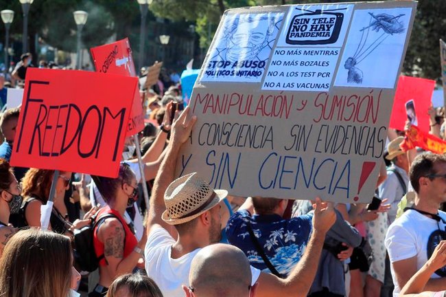 Vista de los asistentes a la manifestación del 16 de agosto en la Plaza de Colón de Madrid. EFE/Fernando Alvarado/Archivo