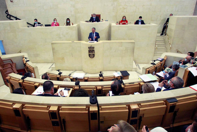 Una sesión del Parlamento de Cantabria en la pasada legislatura.