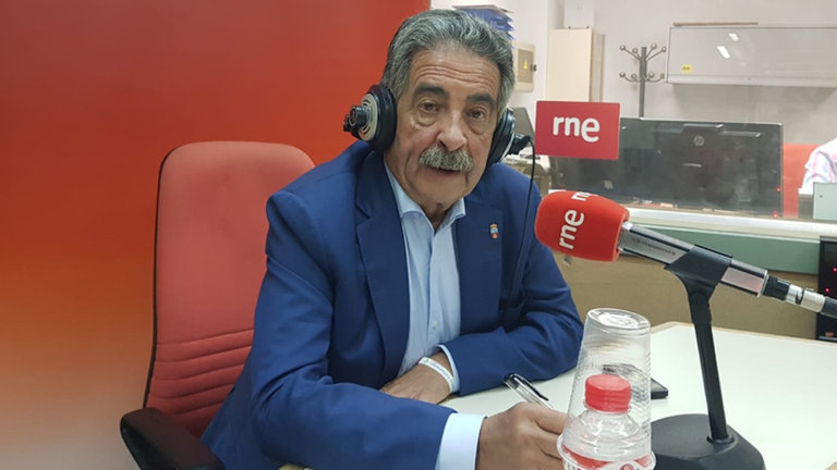 El presidente de Cantabria, Miguel Ángel Revilla en una entrevista en RNE.