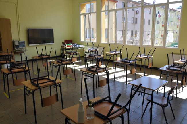 CEIP Jose Maria Pereda en Torrelavega donde permanecen 192 alumnos en cuarentena. / SAMAS