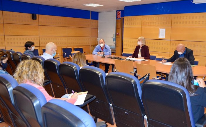 La consejera de Educación Marina Lombó, en la reunión de este martes con la Junta de Personal Docente. / ALERTA