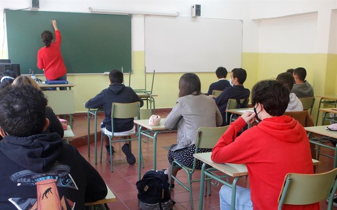 Alumnos del Instituto de Educación Secundaria Princesa Galiana de Toledo asisten este miércoles a clase.EFE/ Ismael Herrero