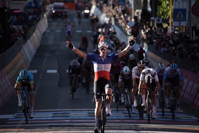 El francés Arnaud Demare logra el triunfo en la sexta etapa del Giro de Italia de 2020