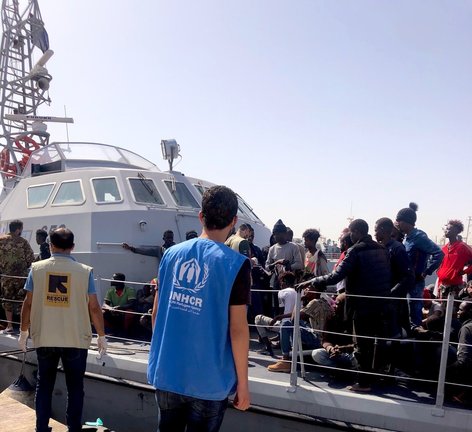 Migrantes y refugiados rescatados en el mar Mediterráneo y devueltos a la costa de Libia