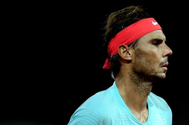 Rafa Nadal celebrando el pase a semifinales de Roland Garros. / JULIEN DE ROSA