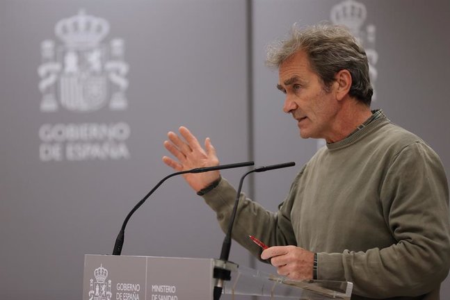 El director del Centro de Alertas y Emergencias Sanitarias, Fernando Simón, durante la rueda de prensa ofrecida este lunes en Madrid para informar acerca de los últimos datos de la pandemia del coronavirus en España. EFE/ Juanjo Martín