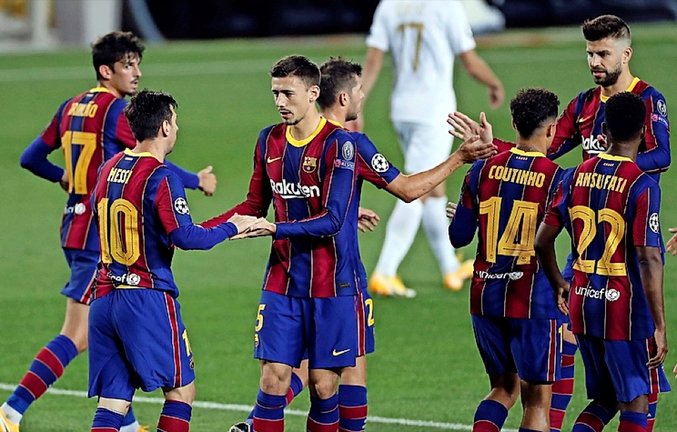 Los jugadores del Barcelona celebran un tanto. / Alberto Estévez