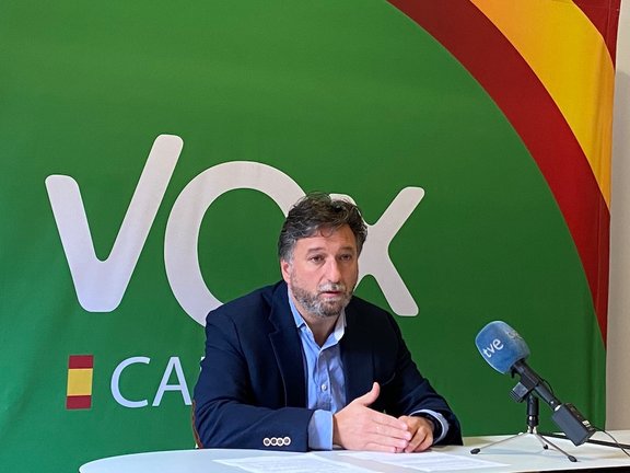 El portavoz parlamentario en Cantabria de Vox, Cristóbal Palacio. / ALERTA