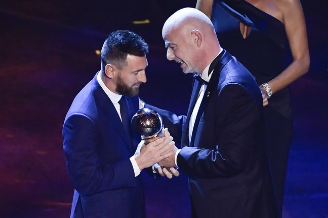 Lionel Messi recibe 'The Best' en 2019. / E. PRESS