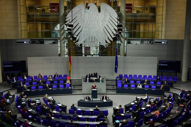 La canciller alemana, Angela Merkel , en un momento de su intervención ante el Bundestag, este jueves. EFE/EPA/CLEMENS BILAN