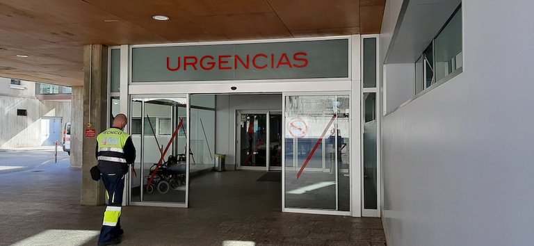 Vista de la entrada de Urgencias del Hospital Marqués de Valdecilla en Santander. / ALERTA