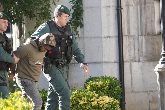 El detenido ha sido llevado ante el juez este viernes, por agentes de la Guardia Civil. / ANTONIO 'SANE'