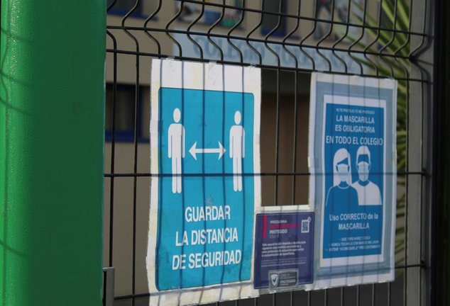 El colegio Torreánaz, ha tenido que cerrar por los casos de coronavirus detectados entre su personal y sus alumnos. EFE/ Celia Agüero