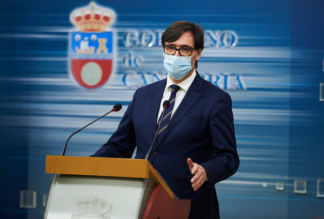 El ministro de Sanidad, Salvador Illa durante la rueda de prensa ofrecida hoy en Santander. / HARDY