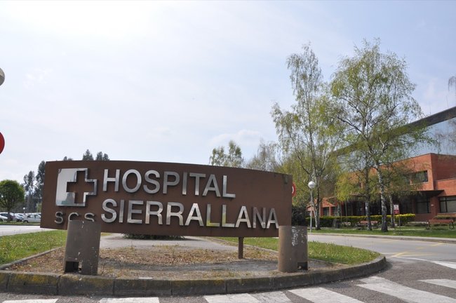 Vista del cartel de Hospital de Sierrallana en su entrada.