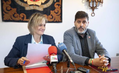 El primer teniente de alcalde y concejal de Protección Civil, Héctor Lavín y la alcaldesa de Camargo, Esther Bolado. / ALERTA
