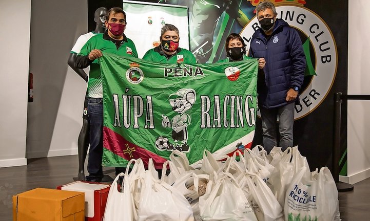 La Peña Aúpa Racing depositó un completo lote de productos alimenticios y un buen número de juguetes. / ALERTA